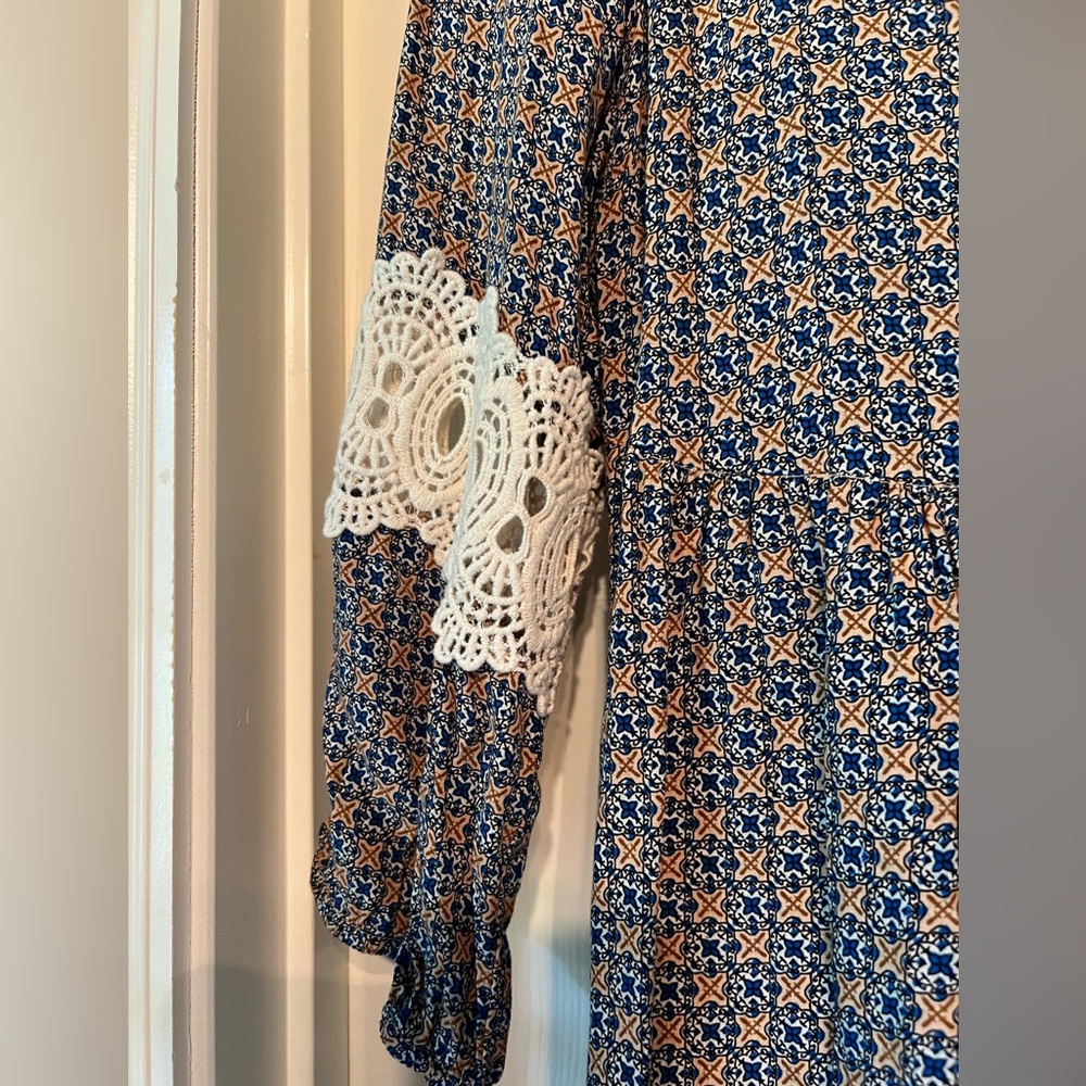 Umgee Blue and Brown/Gold Pattern Mini Dress with Lace Sleeves - Picture 5 of 9